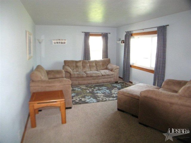 218 E Arnold, Bluffton, IN 46714 photo 3