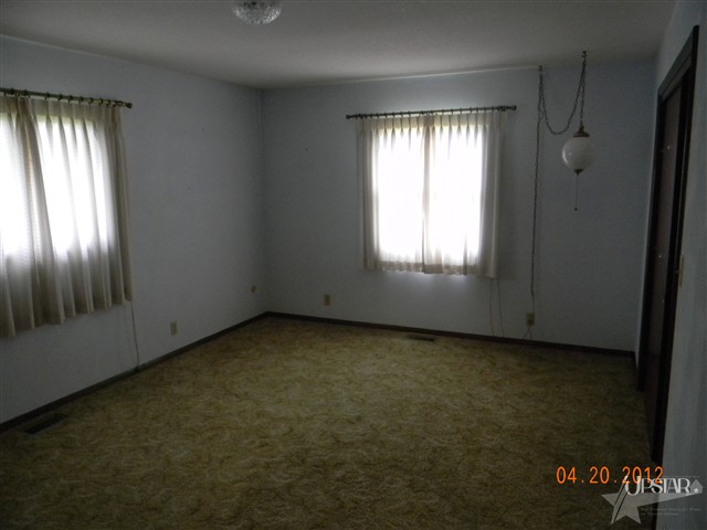 566 W Schoolhouse Rd, Kendallville, IN 46755 photo 8