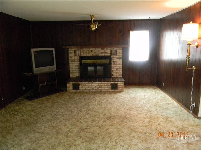 566 W Schoolhouse Rd, Kendallville, IN 46755 photo 4