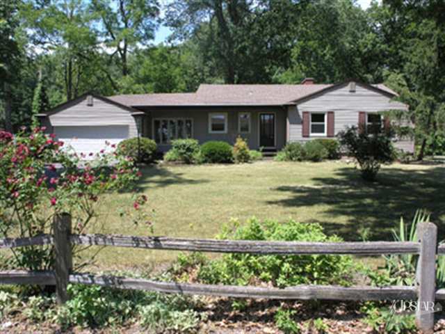 1204 Windsor Rd, Fort Wayne, IN 46825 photo 1