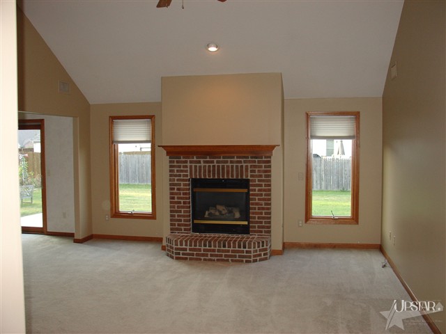 2618 Lavender Dr, Fort Wayne, IN 46845 photo 2
