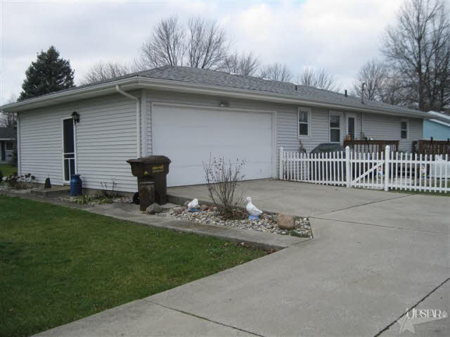 102 Maxine Dr, Ossian, IN 46777 photo 2