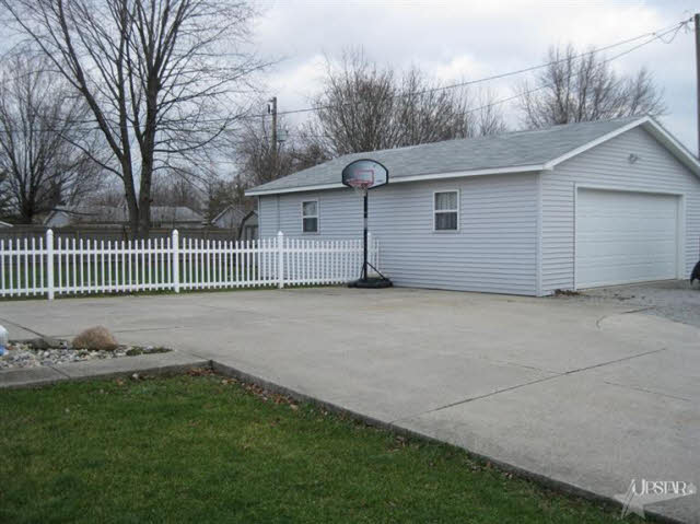 102 Maxine Dr, Ossian, IN 46777 photo 3
