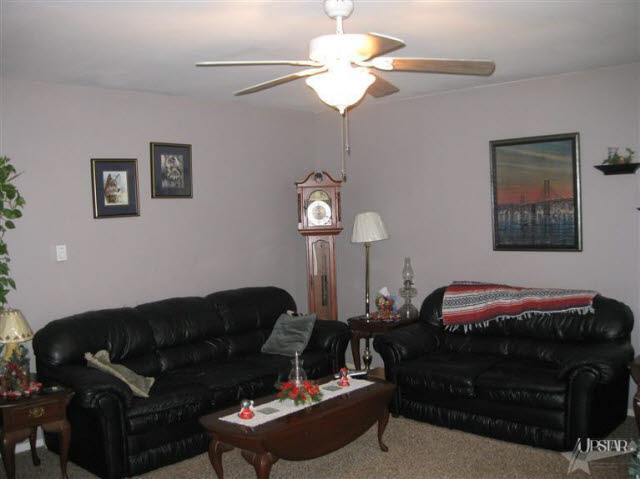 102 Maxine Dr, Ossian, IN 46777 photo 4