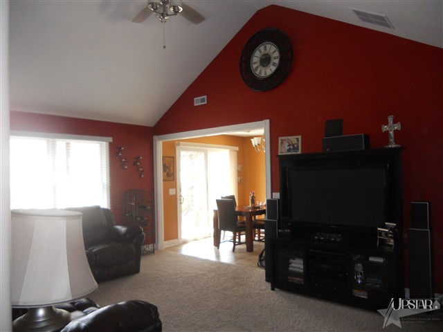 323 Willard, Auburn, IN 46706 photo 3