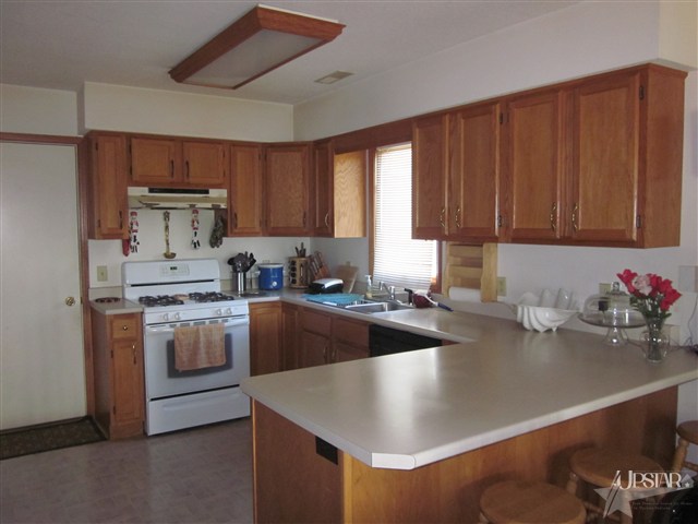 613 Copperfield Dr, Fort Wayne, IN 46825 photo 4
