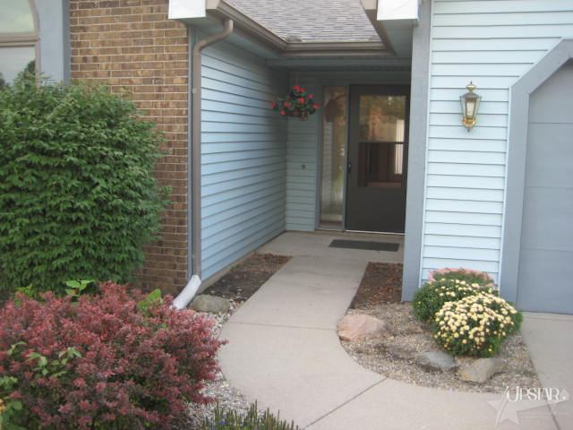 131 Greenbriar Dr, Bluffton, IN 46714 photo 2