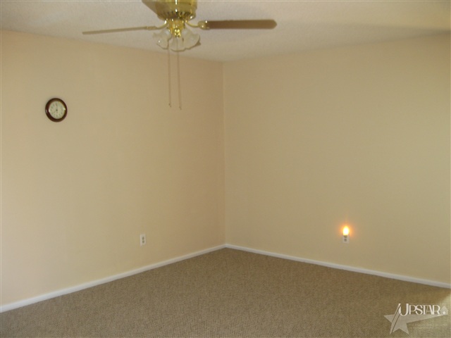 216 Lynfield Ct, Ossian, IN 46777 photo 3