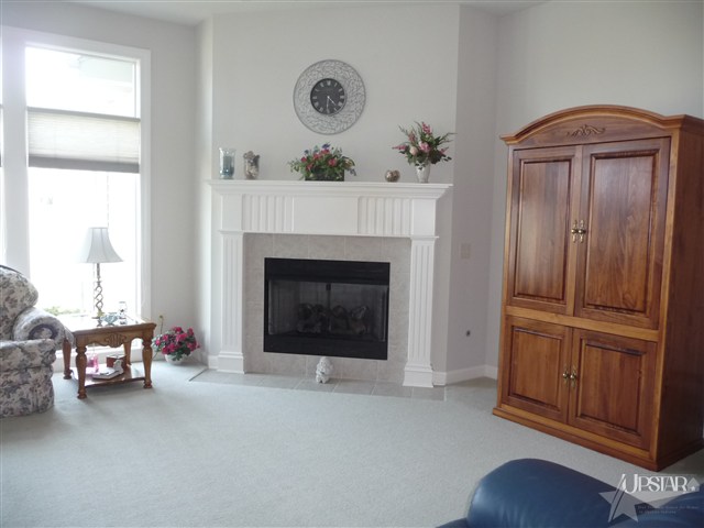 435 W Till Rd, Fort Wayne, IN 46825 photo 3