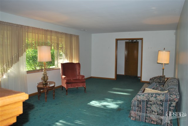 8646 Auburn Rd, Fort Wayne, IN 46825 photo 3