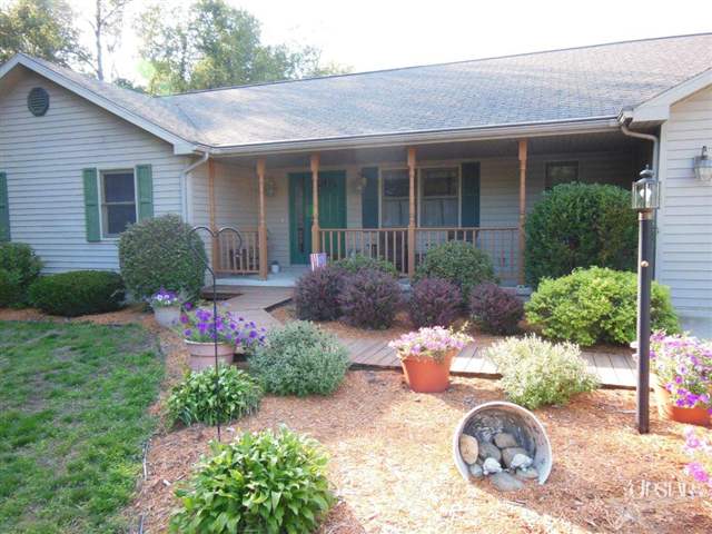 409 S Flint St, South Whitley, IN 46787 photo 2