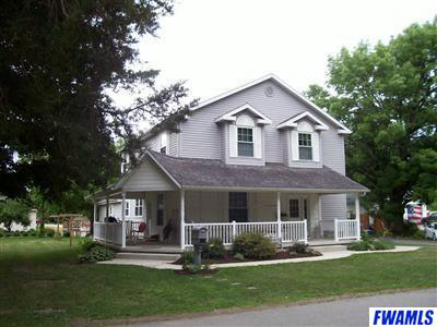 310 W Poplar St, South Whitley, IN 46787 photo 2