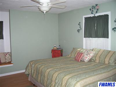 310 W Poplar St, South Whitley, IN 46787 photo 18