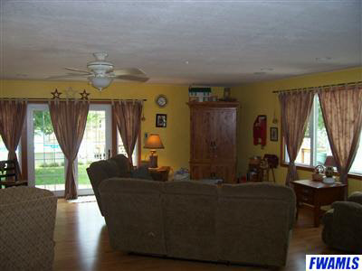 310 W Poplar St, South Whitley, IN 46787 photo 12