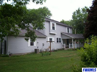 310 W Poplar St, South Whitley, IN 46787 photo 3