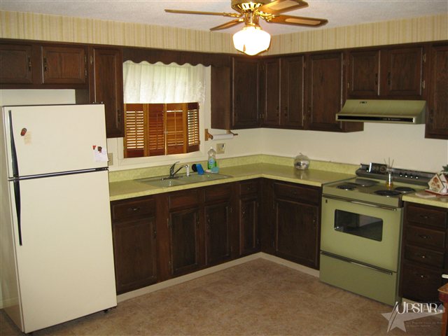 2810 Pinewood Dr, Fort Wayne, IN 46809 photo 2
