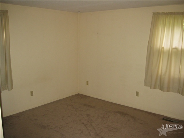 2810 Pinewood Dr, Fort Wayne, IN 46809 photo 5