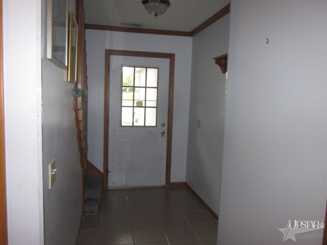 8129 Whittier Ct, Fort Wayne, IN 46818 photo 2