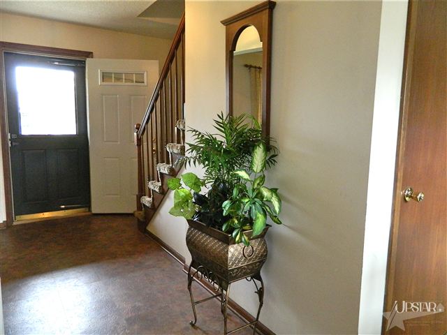 10430 White Hall Ct, Fort Wayne, IN 46845 photo 2