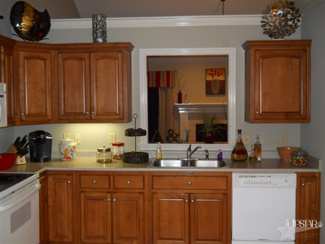 3204 Troutwood Dr, Fort Wayne, IN 46818 photo 2