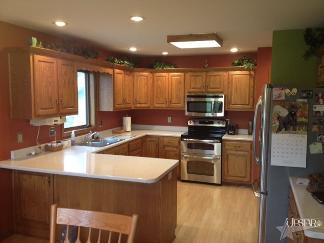 809 Park Pl, Auburn, IN 46706 photo 2