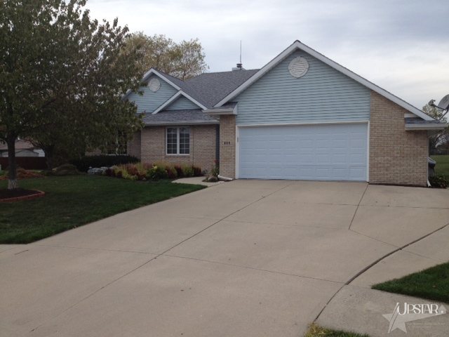809 Park Pl, Auburn, IN 46706 photo 1