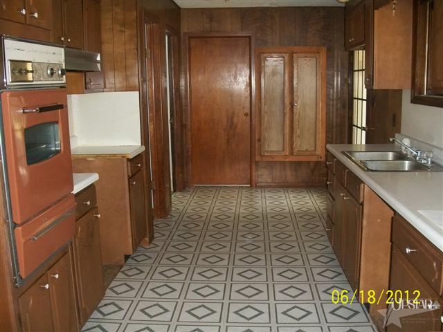 45 E Walnut, Poneto, IN 46781 photo 2