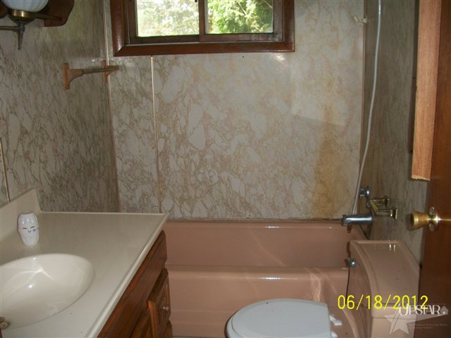 45 E Walnut, Poneto, IN 46781 photo 3