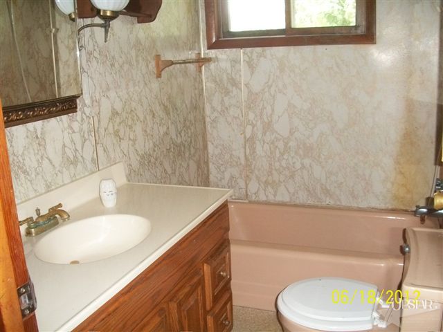 45 E Walnut, Poneto, IN 46781 photo 8