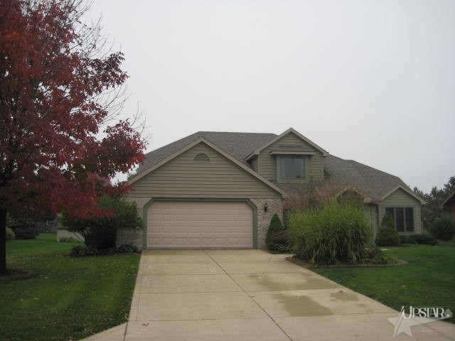 1504 Parlor City Dr, Bluffton, IN 46714 photo 2