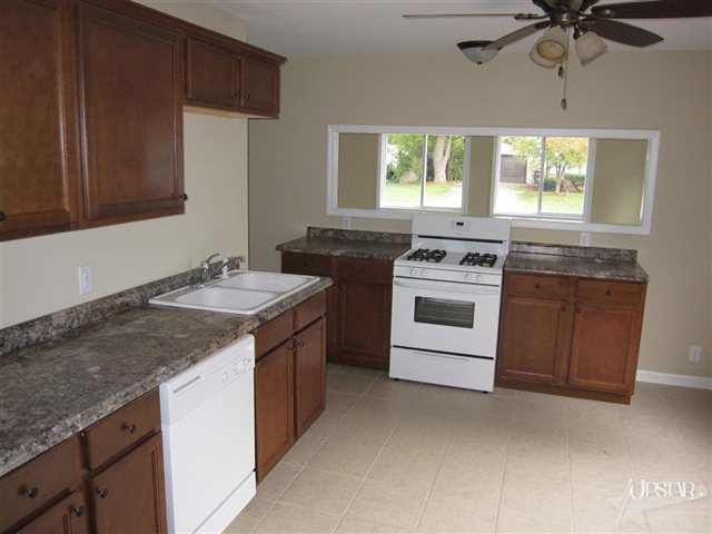 847 W Circle Dr, New Haven, IN 46774 photo 11