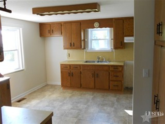 408 N Oak St, Columbia City, IN 46725 photo 7