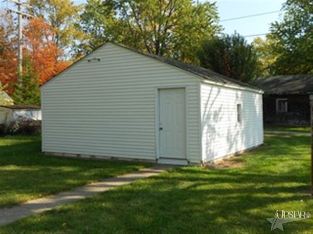 408 N Oak St, Columbia City, IN 46725 photo 3