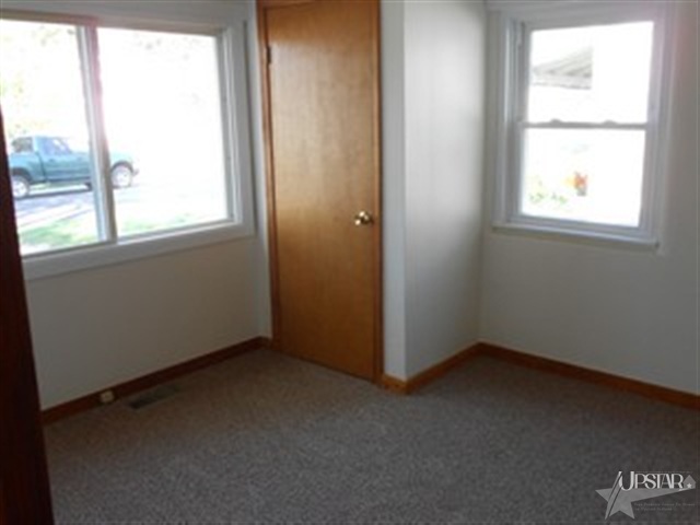408 N Oak St, Columbia City, IN 46725 photo 5