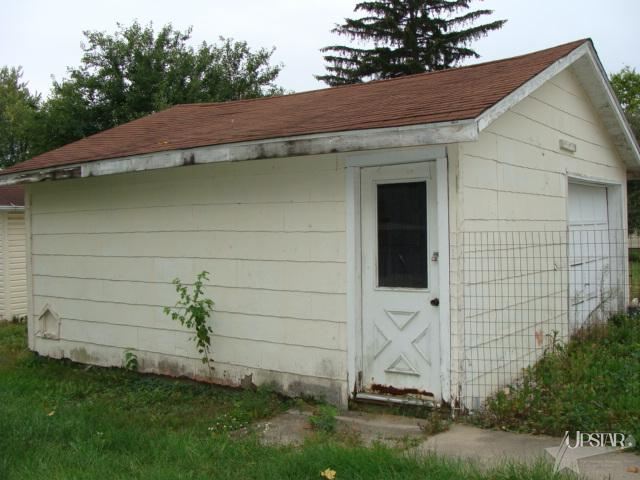 803 Olinger St, Huntington, IN 46750 photo 6