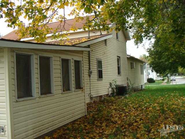 803 Olinger St, Huntington, IN 46750 photo 3