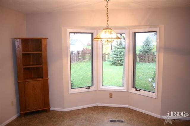 6129 Bellingham Ln, Fort Wayne, IN 46835 photo 3