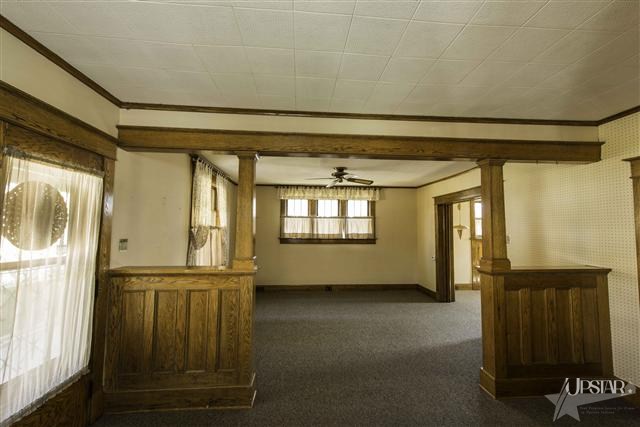 925 Kinnaird Ave, Fort Wayne, IN 46807 photo 2