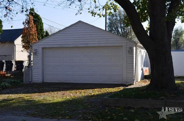2101 Cozy Ct, Fort Wayne, IN 46802 photo 2