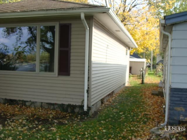 1308 W Washington St, Bluffton, IN 46714 photo 2
