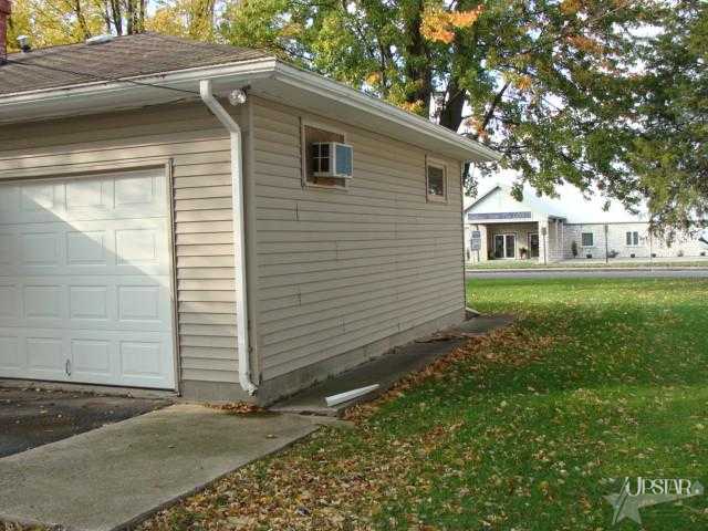 1308 W Washington St, Bluffton, IN 46714 photo 3