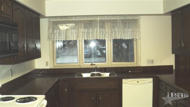 512 Hawthorne Pl, Auburn, IN 46706 photo 5