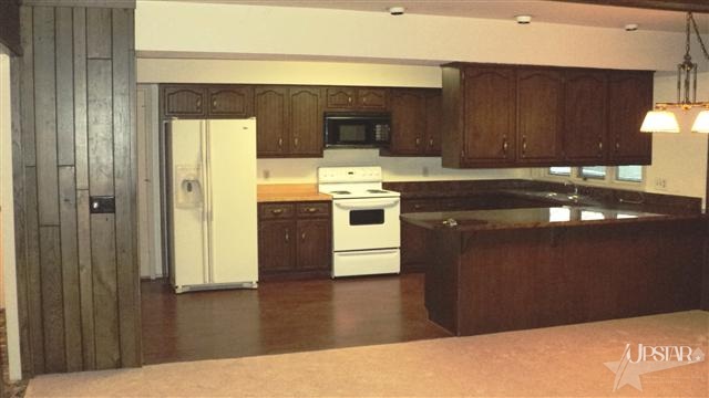 512 Hawthorne Pl, Auburn, IN 46706 photo 3