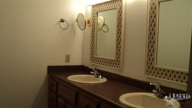 512 Hawthorne Pl, Auburn, IN 46706 photo 13