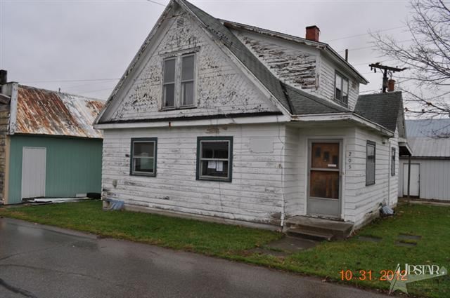 205 N Railroad St, Geneva, IN 46740 photo 1