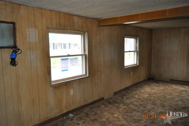 205 N Railroad St, Geneva, IN 46740 photo 5