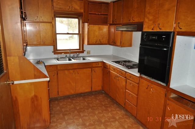 205 N Railroad St, Geneva, IN 46740 photo 10