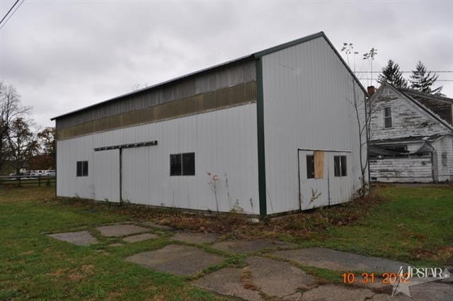 205 N Railroad St, Geneva, IN 46740 photo 4
