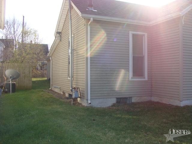 607 Riverside Dr, Huntington, IN 46750 photo 2