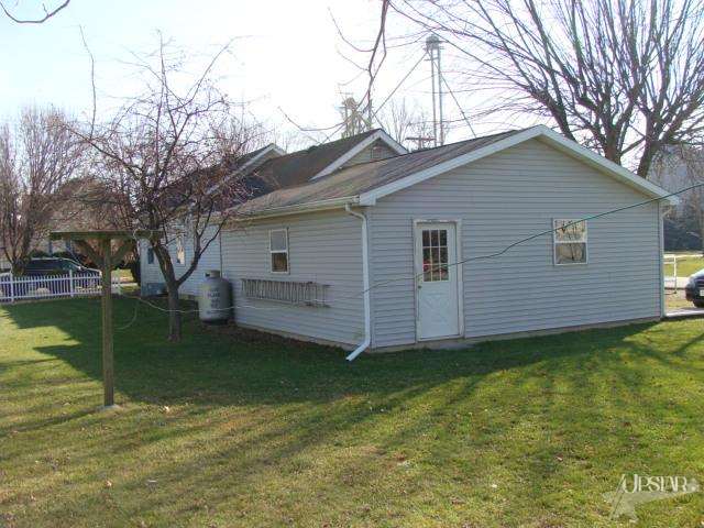 701 N Wayne St, Warren, IN 46792 photo 4